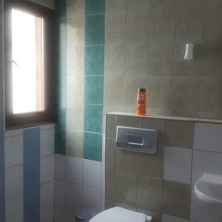- Konukevi Batak
